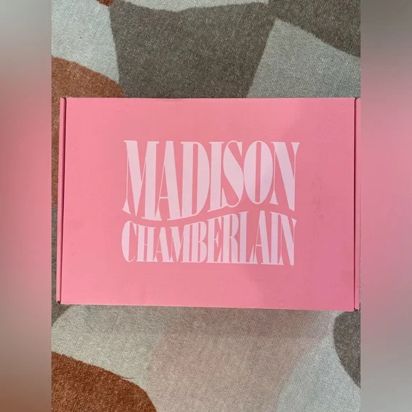 Madison Chamberlain custom Madonna veil - white with red hearts - Picture 3 of 6